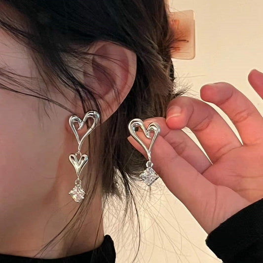 Asymmetric Metal Heart Drop Earrings